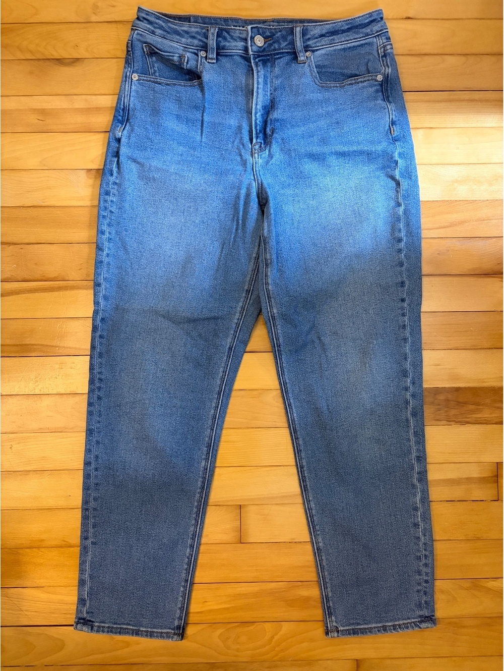 American Eagle Mom Jeans, Size 8 US, Light Blue Denim, Regular Fit